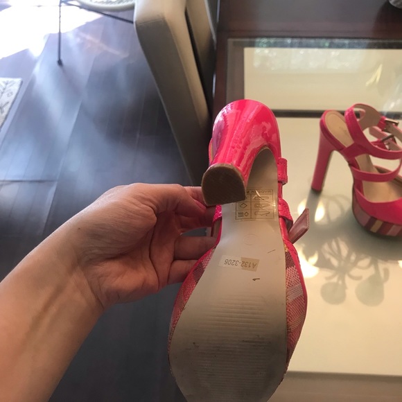 Very beautiful pair of heels, glossy pink. - Picture 6 of 7